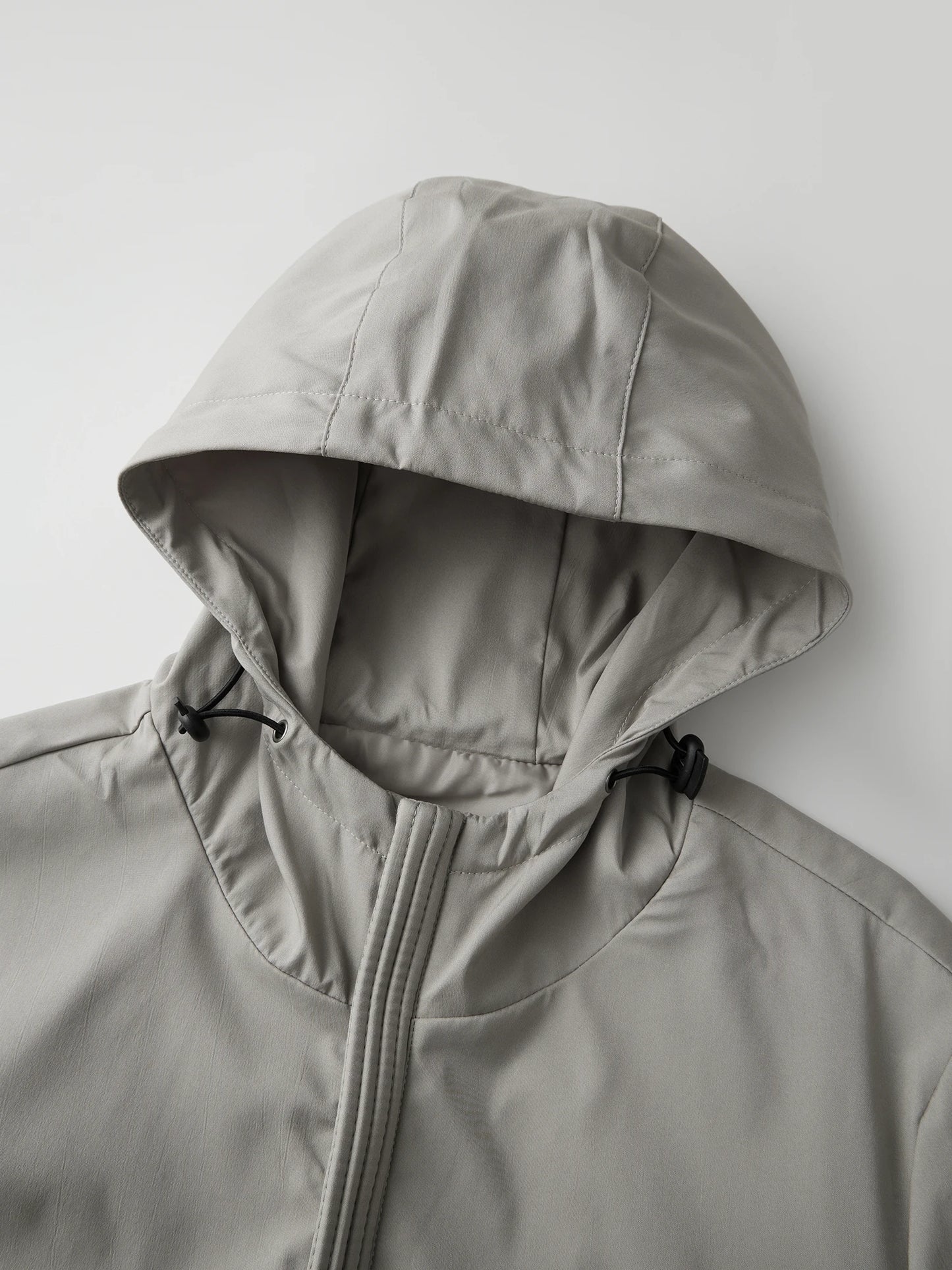 Stylish Men s Lightweight Hooded Jacket with Zipper Closure Front Pocket and Long Sleeves - Trendy Sportswear Coat for Casual